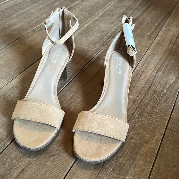 Portland Strapped sandal with heel size 9 women’s NWOT - Picture 2 of 5